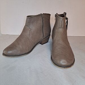 Breckelles Dorado-11 Ankle Boots Women Size 11 Beige Faux Leather Western